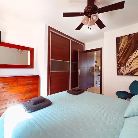 One Bedroom Apartment On First Line Of El Duque Beach, Pd01 شقة