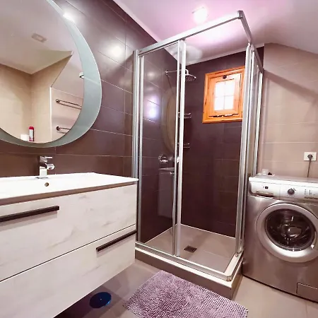 شقة One Bedroom Apartment On First Line Of El Duque Beach, Pd01 *