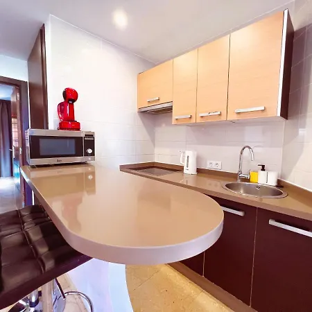 One Bedroom Apartment On First Line Of El Duque Beach, Pd01 شقة أذيخي