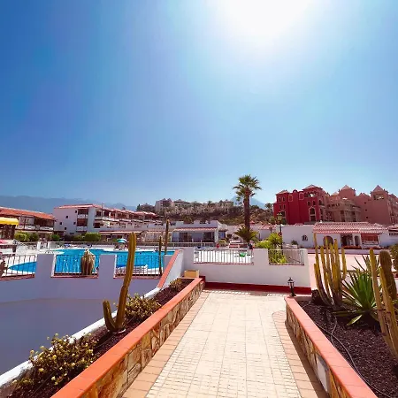 One Bedroom Apartment On First Line Of El Duque Beach, Pd01 شقة