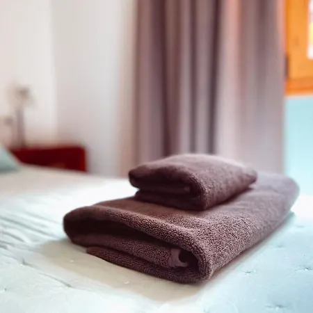 One Bedroom Apartment On First Line Of El Duque Beach, Pd01 * أذيخي