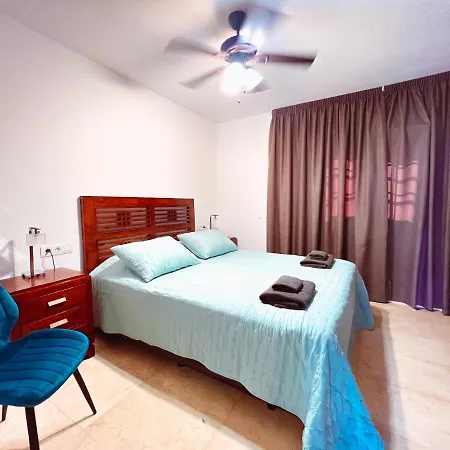One Bedroom Apartment On First Line Of El Duque Beach, Pd01 أذيخي