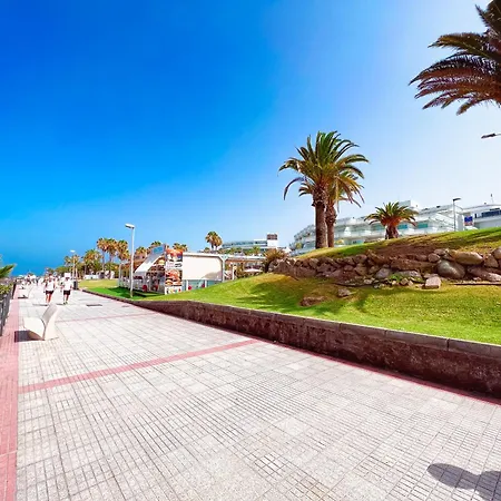 شقة One Bedroom Apartment On First Line Of El Duque Beach, Pd01 *