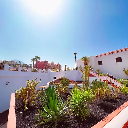 One Bedroom Apartment On First Line Of El Duque Beach, Pd01 أذيخي