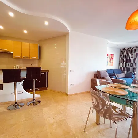 One Bedroom Apartment On First Line Of El Duque Beach, Pd01 أذيخي