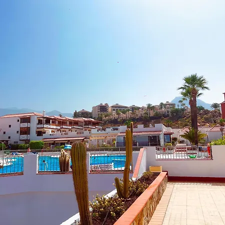 One Bedroom Apartment On First Line Of El Duque Beach, Pd01 * أذيخي