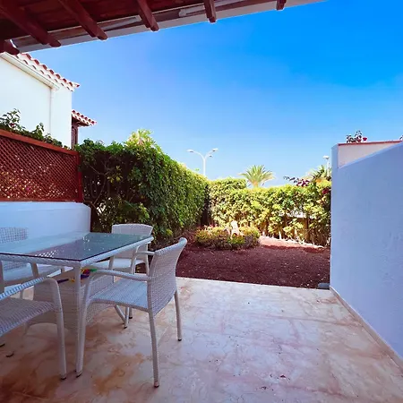 شقة One Bedroom Apartment On First Line Of El Duque Beach, Pd01