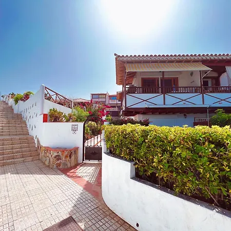 شقة One Bedroom Apartment On First Line Of El Duque Beach, Pd01