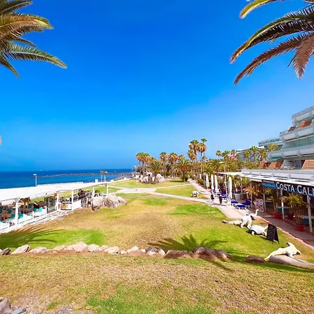 One Bedroom Apartment On First Line Of El Duque Beach, Pd01 شقة *