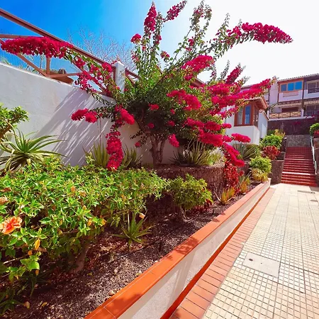 شقة One Bedroom Apartment On First Line Of El Duque Beach, Pd01 *