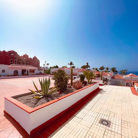 Apartment One Bedroom Apartment On First Line Of El Duque Beach, Pd01